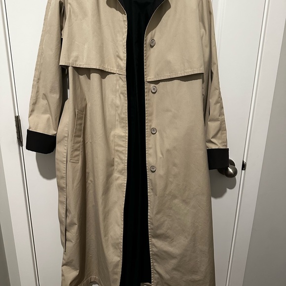 Vintage London Fog Tan and Black Trench Coat - Picture 8 of 16